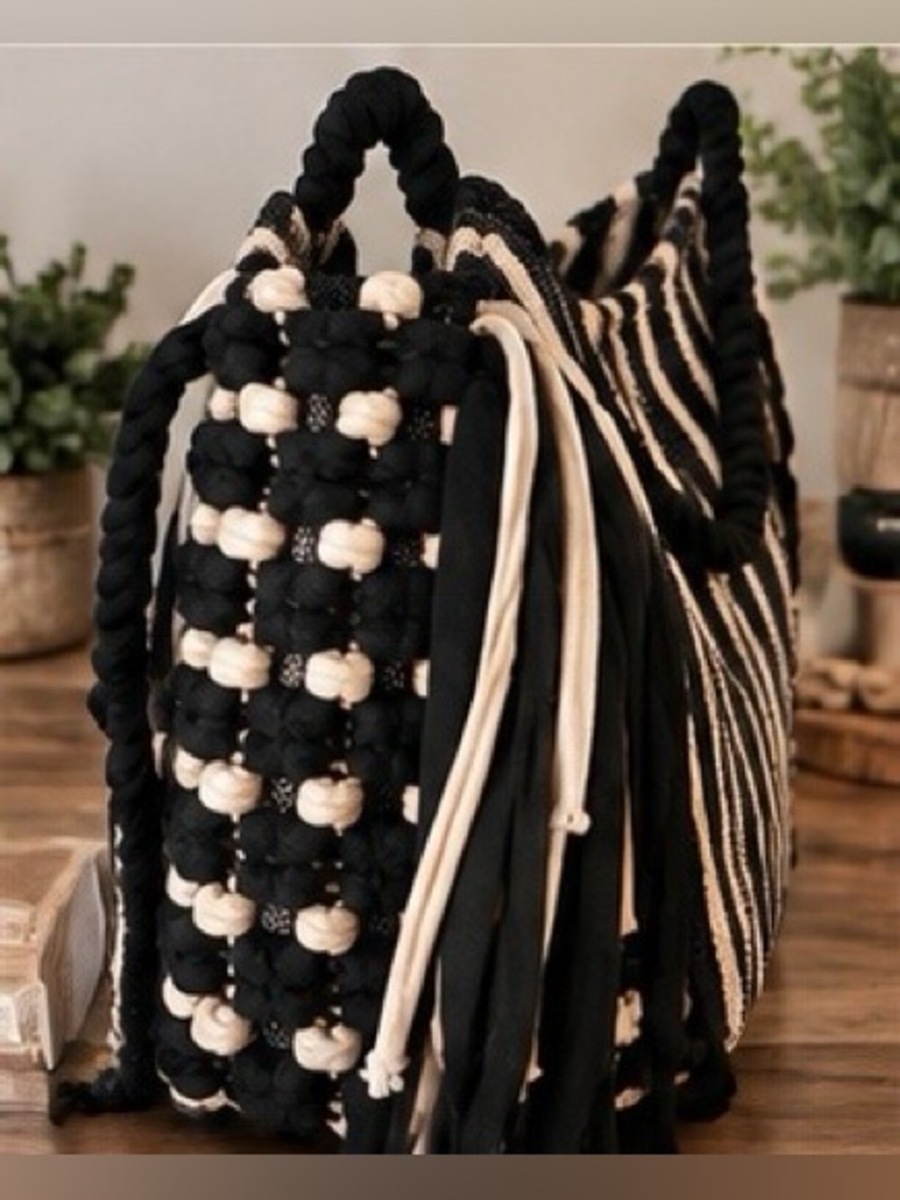 Twig & Arrow Large Fringe Tote Shoulder Bag Black & Cream - Picture 3 of 7